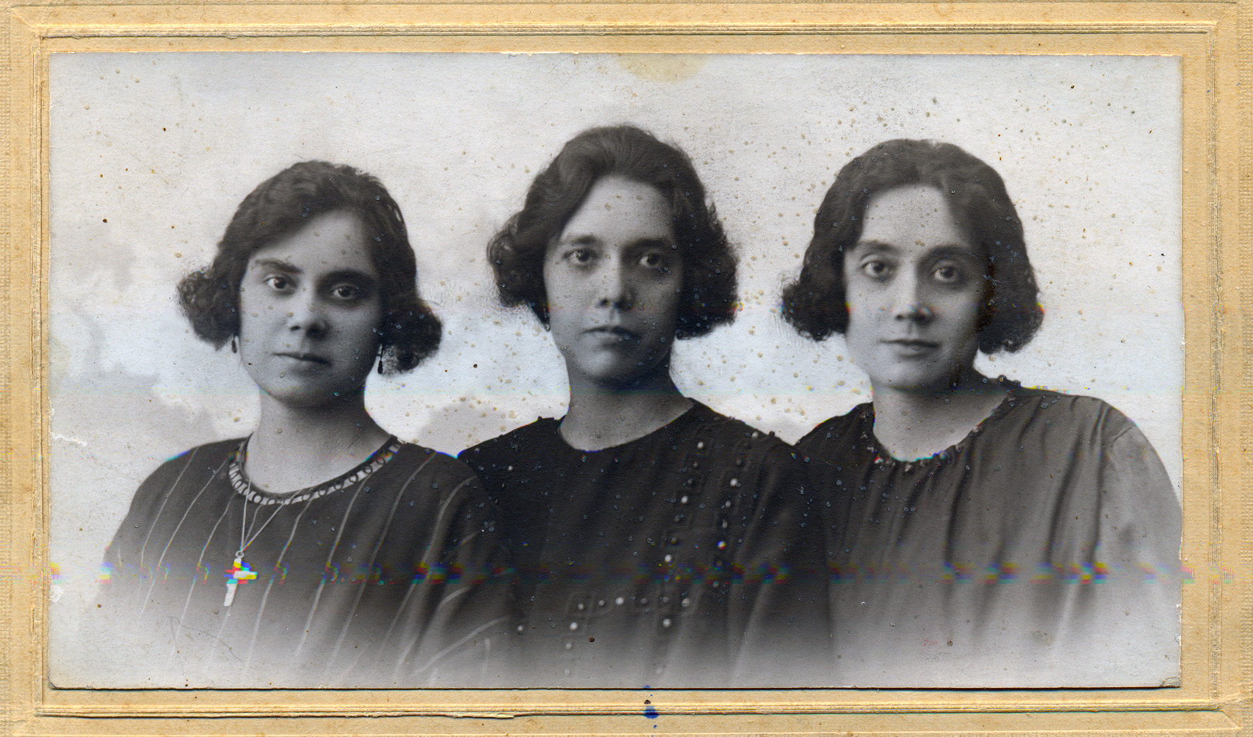 Las tres hermanas Arilla Albar: Julia, Rosa y Carmen