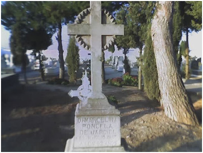 Tumba de Marcelina Poncela en el cementerio de Quinto
